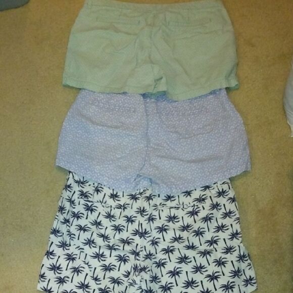 Old Navy Women's Shorts - Green, Purple, White with Black Palm Trees - Picture 3 of 4